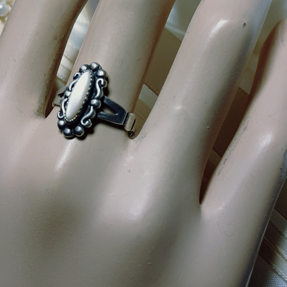 SouthWest Shell Mother of Pearl Promise Love Ring - Picture 8 of 8